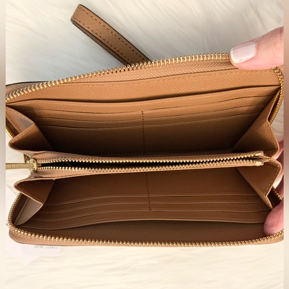 Coach Accordion Zippered Pebbled Leather Long Wristlet NWT - Picture 13 of 16